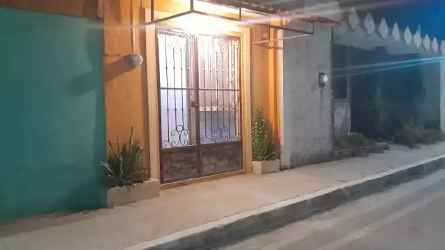 Conductores persiguieron a los dos ladrones para recuperar el bolso