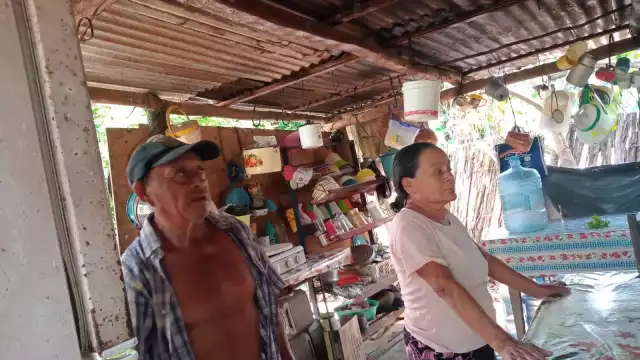 El Ayuntamiento dotó de láminas y despensas, pero no a todas las familias, dicen pobladores.