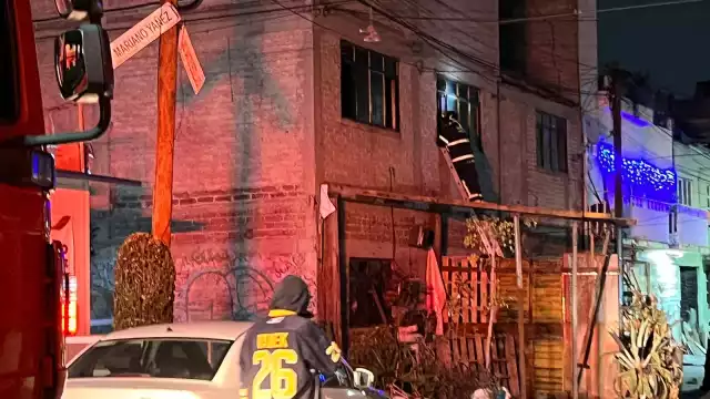 La explosión de una casa en la Colonia del Valle, dejó afectaciones en varias casas de ese sitio