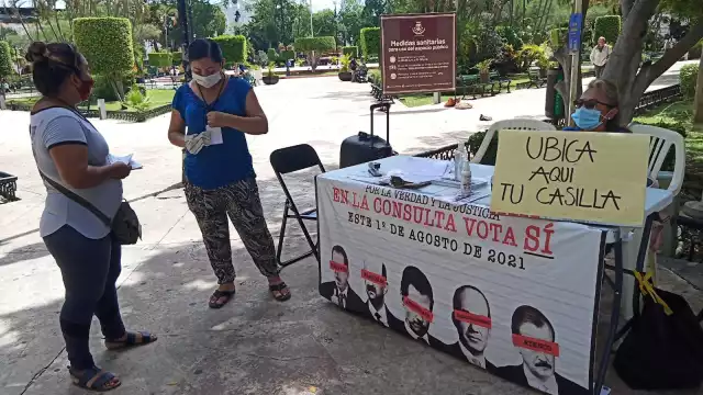 El INE ubicó una mesa en la Plaza Grande de Mérida para que los votantes puedan ubicar su casilla