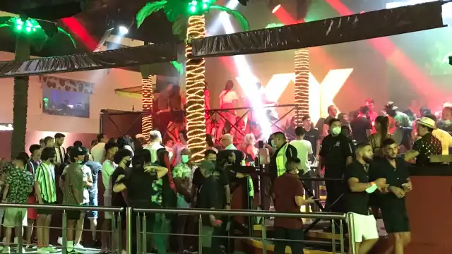 El incumplimiento de las medidas anticovid se puede observar dentro y fuera de los establecimientos