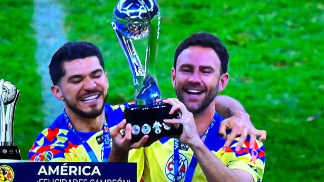 Layún colgó los botines y se fue campeón con el América en el Estadio Azteca