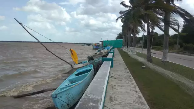 Pescadores aseguraron sus lanchas por el Frente Frío número 6