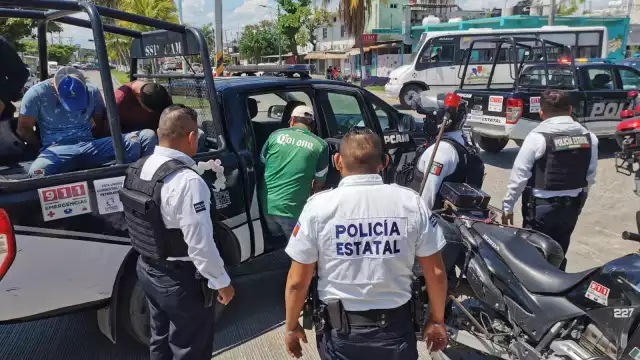 La Policía Estatal abordó a los tres hombres para ser trasladados al Ministerio Público