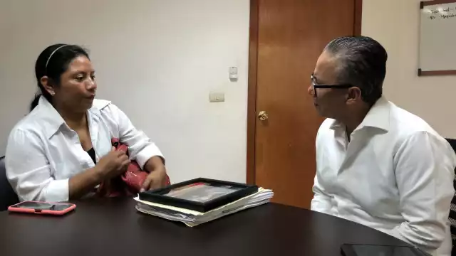 El Fiscal General recibió a María Dolores Patrón Pat, madre de la chica extraviada.