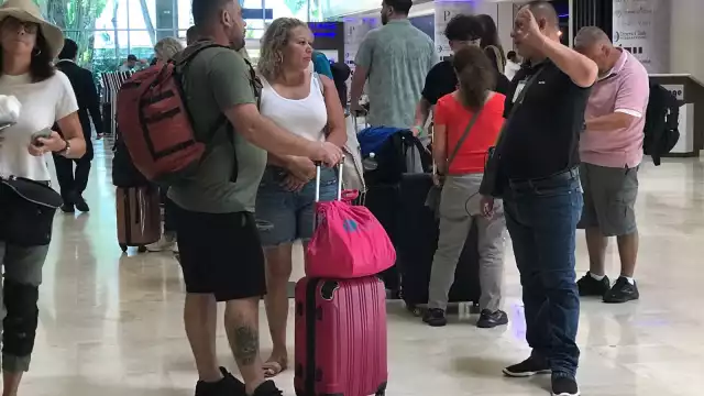 La Guardia Nacional retiró con grúas los coches estacionados en lugares prohibidos