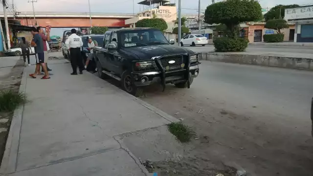 Taxista distraído impacta su unidad contra camioneta en Escárcega