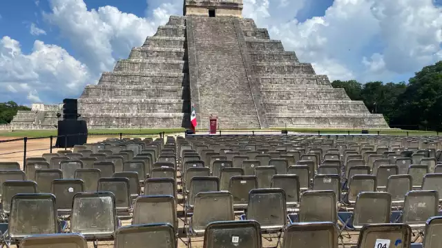 AMLO se encuentra acompañado del gobernador Mauricio Vila