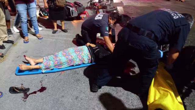 Del encontronazo, ambos conductores cayeron sobre la cinta asfáltica