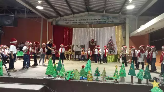 Celebran a la Navidad en la escuela Nicolás Bravo de Chocholá