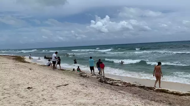 Cancún registró lluvias desde las primeras horas de este sábado y se mantiene el cielo nublado en el destino turístico de Quintana Roo