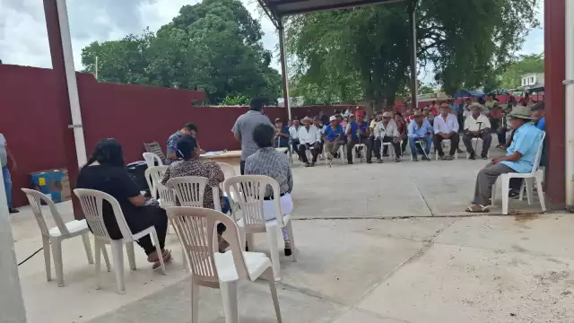 Paracaidistas ocupan tierras ejidales en Pomuch; asamblea exige negociación justa