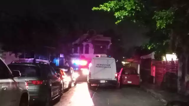 El hombre fue encontrado tirado afuera de un domicilio en Cancún: paramédicos confirmaron su muerte en el lugar de los hechos