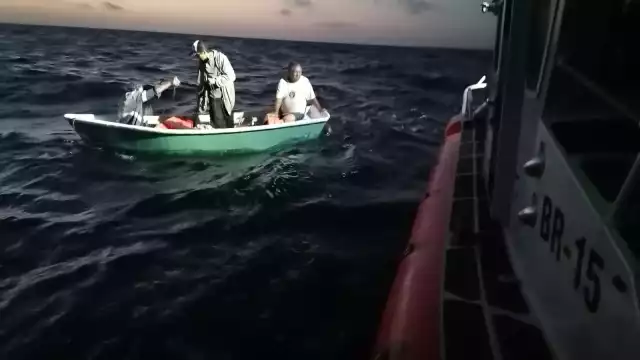 Los pescadores recibieron atención médica para verificar que estuvieran en optimas condiciones