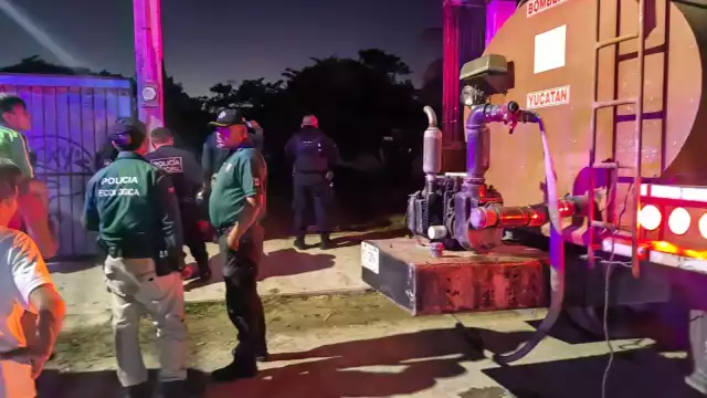 El incendio podía verse desde la entrada del puerto de Progreso