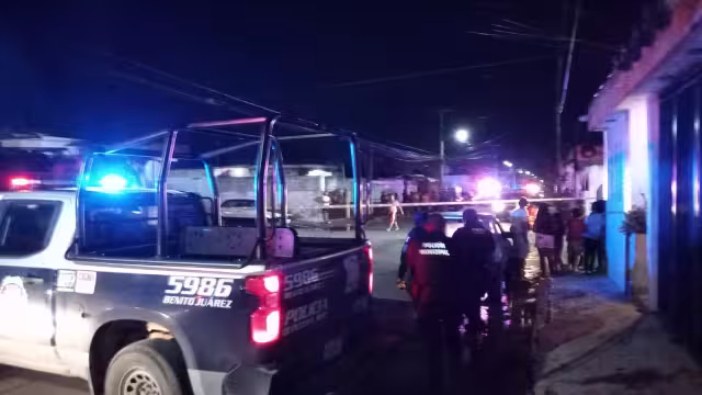 Dos unidades médicas acudieron también para brindarles los primeros auxilios a los dos hombres