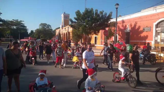 Los alumnos del jardín de niños Hernán Cortés recorrieron las calles de Chochola