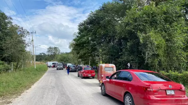 La carretera a Champotón lleva 24 horas bloqueada