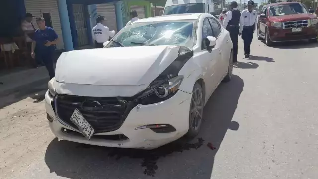 La mujer presentó golpes y heridas, por lo que fue trasladada al IMSS de Escárcega