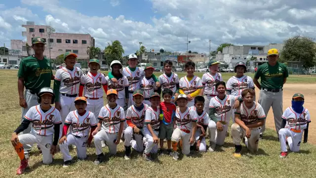 El pitcher Joshua Escalante se agenció el triunfo en uno de los campos infantiles de la unidad deportiva “José María Morelos u Pavón”
