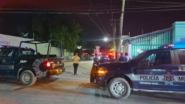 Ataque armado deja dos muertos en Cancún; sicarios escapan en moto