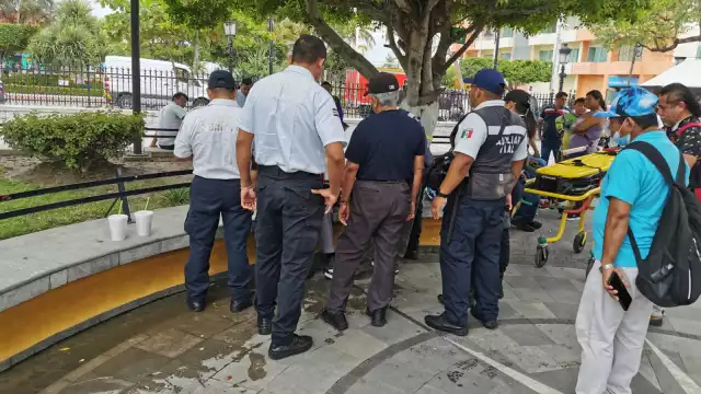 Movilización de emergencia en el centro de la ciudad por una persona convulsionando en la vía pública