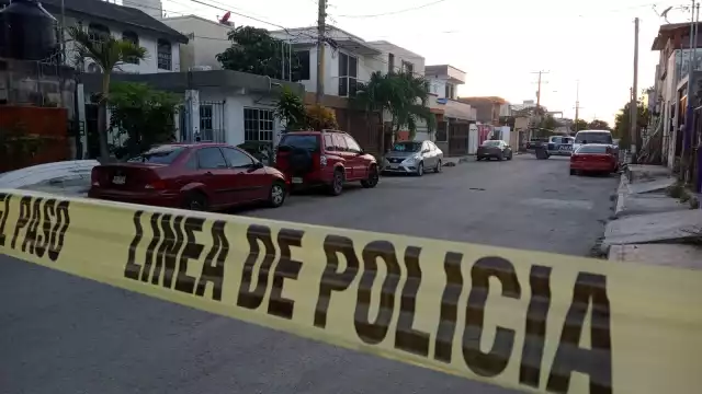 Vecinos de la calle 38, en la Supermanzana 516, llamaron al número de emergencias 911, para reportar que había un cuerpo cerca de sus viviendas