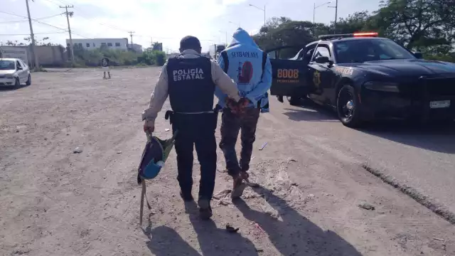 Los sujetos que portaba la droga fueron abordados en los carropatrullas 8008 y 6063 de la Secretaría de Seguridad Pública