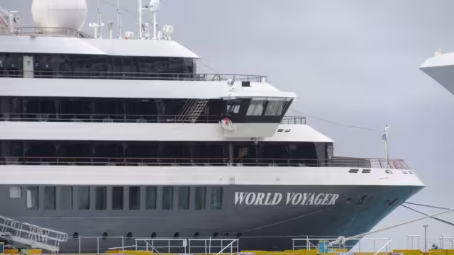 El trasatlántico de la flota Mystic Cruises, que actualmente navega bajo la marca alemana Nicko Cruises