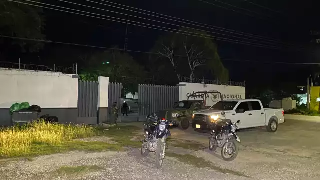 El hombre denuncia que fue entrega por una mujer a unos hombres armados