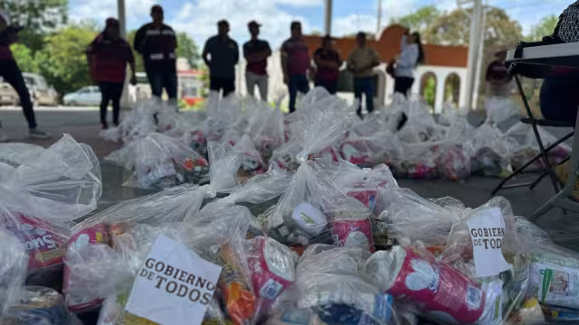 La Secretaría de Bienestar apoya a la población afectada por las lluvias con despensas.