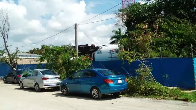 La empresa Sanmex no ha dado comentarios sobre la denuncia de vecinos de Playa del Carmen, en la que mencionan que tira las aguas negras de sus baños portátiles en drenajes de la calle