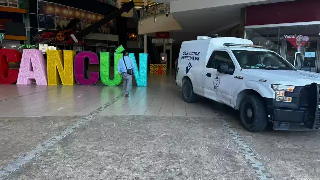 El cadaver fue localizado dentro de la plaza