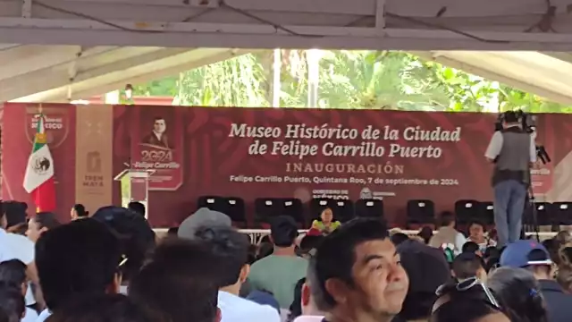 A punto de iniciar la inauguración del Museo Maya, más de mil carrilloportenses esperan la llegada del presidente Andrés Manuel López Obrador