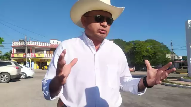 Pedro Couoh Suaste se enojó por una queja por el alumbrado público en la colonia Tepeyac