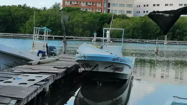 La embarcación donde viajaban los occisos, quedó bajo resguardo de la Fiscalía General del Estado