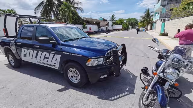 Los elementos policiacos hallaros varios casquillos percutidos frente al Bar 'Las Iguanas', luego de que dispararan contra el establecimiento