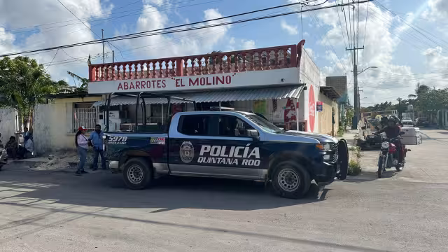 Los hombres se apoderaron del dinero en efectivo y huyeron del sitio