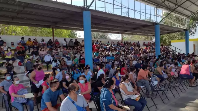 Para el primer día, fueron convocados los adultos de de 30 a 39 años qué radican en la cabecera municipal
