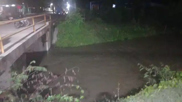 Familias de Escárcega piden ayuda ante inminente inundación por lluvias