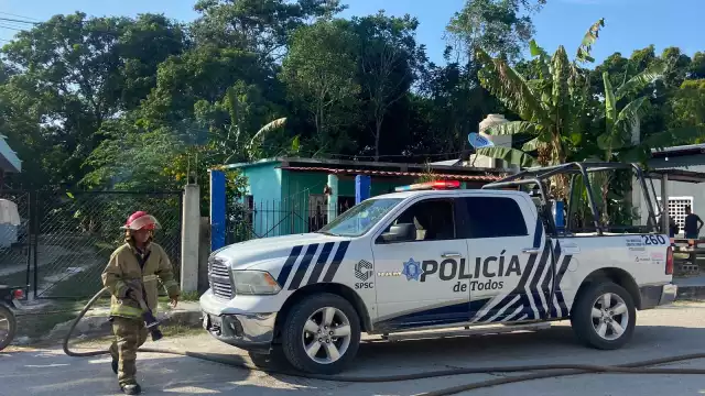 Bomberos y elementos de la Dirección de Seguridad Pública atendieron el reporte de incendio