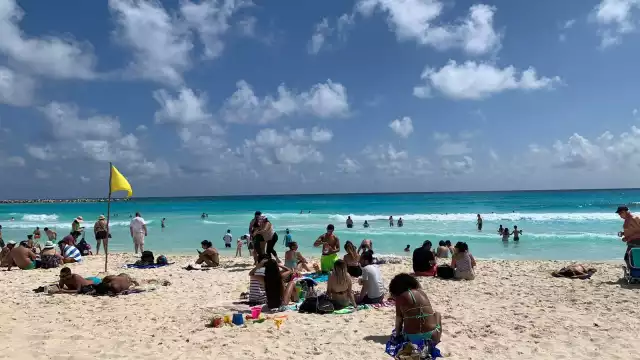 Viento del este y noreste de 15 a 30 km/h con rachas de 50 a 70 km/h en Quintana Roo
