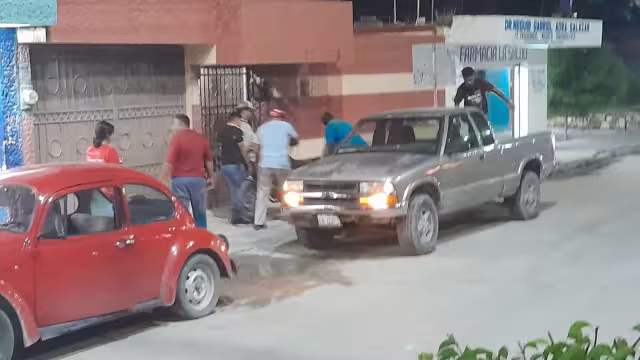 La mujer fue auxiliada por diversas personas que pasaban por la zona