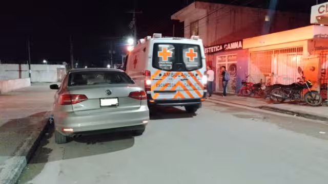 El hombre fue auxiliado por elementos de la Cruz Roja por un fuerte dolor en el pecho