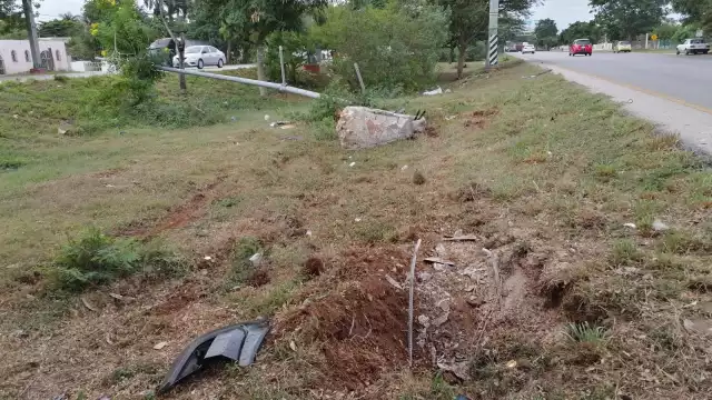 El dueño del vehículo Beat se responsabilizó de los gastos por daños causados en el choque ocurrido en el Anillo Periférico de Mérida