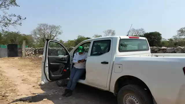 Empleados de Bachoco intentaron construir una barda dentro del predio de una vecina de Hunucmá