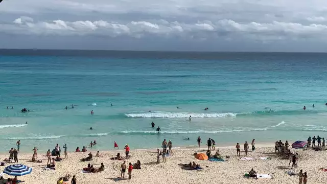 La Zona Hotelera de Cancún cuenta con más de 10 playas en su extensión, que asemeja un '7'