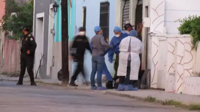 Agentes estatales cumplieron una orden de cateo en una propiedad en el barrio de San Sebastián, presuntamente de un exmilitar y aseguraron una camioneta