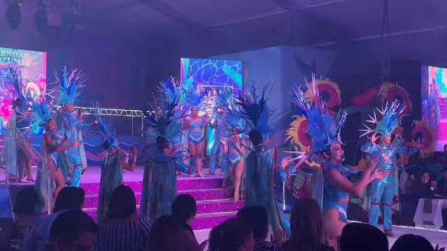 Luego de un año de inactividad por la pandemia., la tradicional fiesta comenzó este sábado minutos antes de la media noche