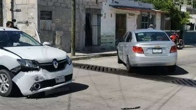 Solamente se registraron daños materiales en el choque